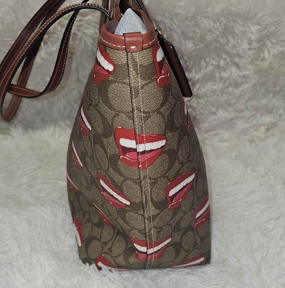 Coach ×Tom Wesselmann City Tote In Signature Canvas With Lip Print Design NWOT - Picture 8 of 11